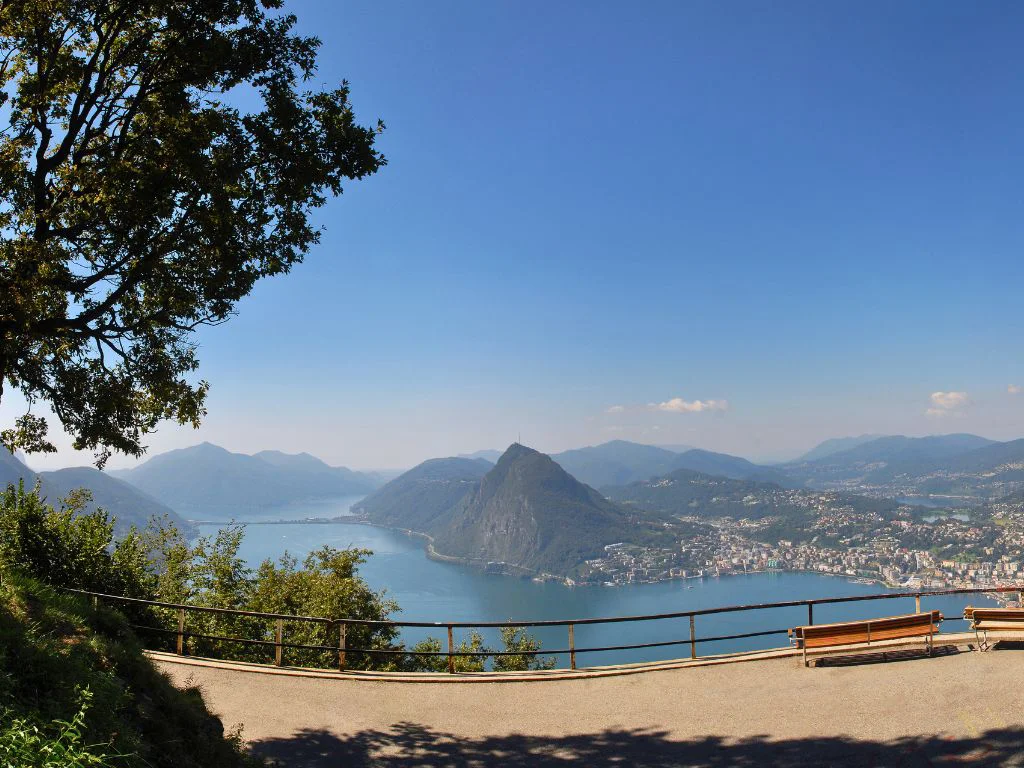 Aussicht auf Lugano, den Luganersee und den Monte San Salvatore
